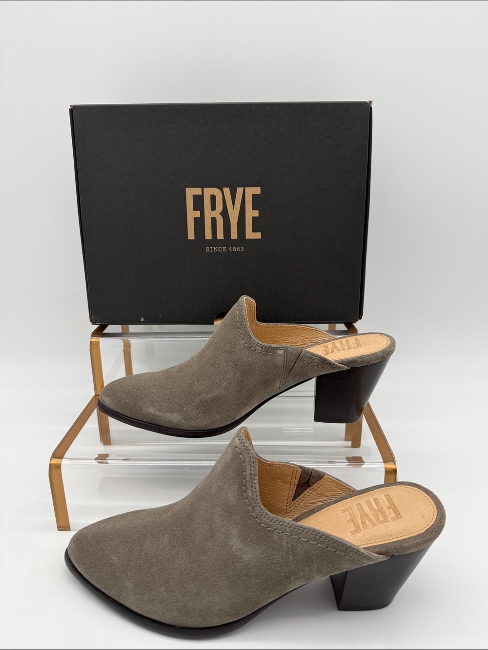 Frye Reed Suede Western Heeled Mules
Mineral / Mine Size 8.5